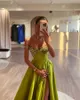 Green Sexy A Line Prom Dress For Women Honter Neck Squined Floor Rengin High Side Split 생일 유명인 이브닝 파티 가운 공식 OCNS