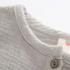キッズシャツヴィンテージカラーショートスリーブキッズボーイズ用のシャツ夏コットンリネンスクールボーイズボタンポケットデザイン子供トップMujer230417