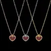 2023 Luxur Designer Halsband V Letter Red Agate Pendant Heart Necklace Women's Charm Necklace 18K Gold Designer Jewelry Gift