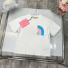 23SS Child Tshirt 흰색 짧은 소매 유아 티 키드 디자이너 티셔츠 소년 소녀 둥근 목 순수면 클래식 컬러 로고 인쇄 고품질 어린이 옷 a1