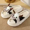 Slipper Women Cow Maciple Śliczne kreskówka miękka platforma chmurowa buty wewnętrzne Summe Schode Home Slajdy grube sandały męskie domy 231116