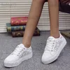 Jurk Schoenen Vrouwen Schoenen 2021 Mode Zomer Casual Witte Schoenen Uitsparingen Kant Canvas Holle Ademend Platform Platte Schoenen Vrouw Sneakers T231117