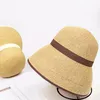 Breda randen hattar Ankomst Lady Sun Hat Kvinnliga resor Stora brimta halm Solskyddsmedel Beach Cap Folded Birthday Present B-7022