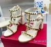 Sandali estivi con tacco grosso in pelle alla moda da donna Roma Scarpe con fibbia alla caviglia in pelle con borchia singola diagonale sul retro