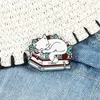 Cat Reading Book Emalj Pin Cartoon Sleeping Kitten Brosches Söta bokälskare djur Badge Bag kläder LAPEL PINS SMEEDDRY Gift Fashion Jewelbrooches Emamel