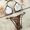 Maillots de bain pour femmes Maillots de bain pour femmes 2023 Nouveaux ensembles de bikini deux pièces Sexy Leopard Vêtements Hot Beach Costumes Bouton en métal sous les shorts T230417