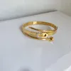 Nya gåvor Bangle 18k Guldpläterad charm Bangle Högkvalitativ rostfritt stål No Fade Armband Födelsedag Kärleksmycken Armband Bröllop Födelsedagsbutiksmycken
