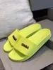 Designer Sandaler Herrkvinnor tofflor Silde Rubber Slide Plat Platform Green Black White Orange Purple Ladies Sandal Flip Flops Randiga män Kausal 3 36-45