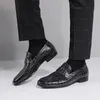 Zapatos de vestir cómodos zapatos de vestir hechos a mano patrón de cuero de vaca Real mocasines para hombres zapatos de cuero formales de negocios 231116