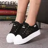 Klänningskor kvinnor skor mode sommar casual skor vita sneakers cutouts spets canvas ihålig andningsbar plattform sneakers tenis feminino t231117