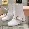 Botas de moda botas de designer mulheres couro envernizado salto bloco tornozelo botas curtas botas de salto gatinho preto branco robusto botas de salto gatinho sapatos confortáveis