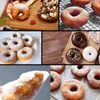 3 في 1 صانعي الإفطار Mini Dounut Maker Surface Noncstick Surface للأطفال الحلويات الخفيفة تجعل 7 Donuts أبيض الأجهزة المنزلية 231116