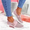 Sukienka buty 2023 Fashion damskie buty damskie płaskie miękkie dno siatka oddychająca swobodne trampki Rhinestone Single Buty duże rozmiary damskie buty sportowe T231117