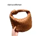 Italien Jodie Hangbag Botteg Venet Fashion Mini Woven Knot Cow Horn Dumplings Cloud Bag Handväska En axel underarmflicka Knottväska