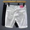 Shorts pour hommes Classique Blanc Balck Denim Shorts Hommes Été Mince Tendance Coréenne Droite Au Genou Pantalon À Cinq Points Marque Vêtements Jeans Court 230417