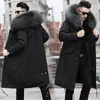 Parka in piumino da uomo Cappotto caldo e spesso Cappotto invernale da uomo Cappotto Parker da uomo invernale Pelliccia media e lunga in una giacca di pelliccia termica Fodera staccabile da uomo 231117