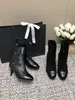 10A Designer Scarpe invernali Stivali con tacco da donna Stivali alti al ginocchio Piattaforma Stivali da pioggia di lusso Pelle di pecora Suola spessa Gomma di marca Nero Taglia EUR 35-41