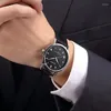 Нарученные часы Серебряные черные мужские часы высококачественные мужчины светящиеся кожаные водонепроницаемые наручные часы кварцевые движения капля часов капля