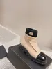 10A Kvinnliga lyxdesigners ankelstövlar Half Boots Black Calfskin Quality Plat Lace Up Shoes Justerbar dragkedja Öppning Motorcykelstövlar Storlek 35-41 EUR
