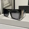 Ogólne okulary przeciwsłoneczne Czarne białe designerskie szklanki Outdoor octan klasyczny styl OCCHIALI DA SOLE FELE FILLE MOSSURY Luksusowe okulary przeciwsłoneczne Seksowne nowoczesne styl PJ085 C23