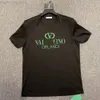 24SS Designer Valentine T Shirt فاخر الربيع والصيف وارن Tshirt نقي القطن القاع القاع القصيرة Sve Fashion Valantino 2024