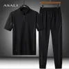 Tute da uomo Completo da uomo Pantaloni coreani Completo da uomo Abbigliamento estivo Seta di ghiaccio Casual a maniche corte Uomo di grandi dimensioni Allentato in due pezzi Sottile Sport 230418