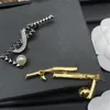 Kvinnor Brosch Pin Gold Pearl Ornaments Formella tillfälliga tillfällen Personliga broscher Enkla generösa dekorativa tillbehör unisex smycken