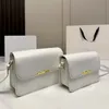 Damenhandtasche Designer eine Umhängetasche Luxus Umhängetasche Leder Schultergurt Mode lässig Umschlag Tasche Metall Logo Damen kleine quadratische Tasche Geldbörse