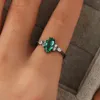 Ringos de cluster S925 Sterling Silver Ring Emerald Emerald Four-Glaw Oval Diamond Personality tingido preto