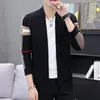 Maglioni da uomo Cardigan da uomo di lusso Maglione Fashion Designer coreano Senza abbottonatura Cardigan a righe Homme Marque Luxe Slim Fit