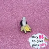 Broches aangepaste bananen email Pin cartoon fruit broche badge revers gesp grappige kleding jeans cap sieraden cadeau voor vriend groothandel