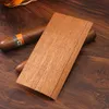 Курящая труба испанская кедровая древесная щелка можно использовать для повышения сигар для увеличения аромата. Сигарные коробки мягкие и разделены на сигарные аксессуары. Наборы сигар