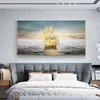 Moderna landskapsaffischer och skriver ut guldbåt på havsduken som målar väggbilder för vardagsrum hem dekoration ingen ram