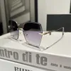 Kvinnors designer solglasögon lyxglasögon mode Eyewear Diamond Square Sunshade Crystal Shape Sun Full Package Glasses Lunette8377