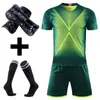 Utomhus T-shirts Soccer Shirts and Shorts Set för män Kids Football Uniforms Custom Boys and Girls Soccer Clothes Set med Socks and Shin Guard 231117