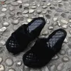 Zapatillas europeas y americanas de gran tamaño con cuña peluda para mujer Amazon's Platform Fishmouth tacones altos Sandalswomen