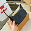 حقائب اليد المصممة للنساء أكياس الكتف مصممين مصممين ميني القمر السيدات الأوبو براقة الإبط حزمة كروسيك أكياس محفظة 2311181D