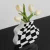 Vases Vase en céramique noir et blanc décoration damier haut sens Vase à fleurs séchées salon Arrangement de fleurs décoration de la maison 231117