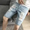 Mäns jeans 2023 sommar fem-punkts denim shorts män koreansk version av bekväma limliga smala byxor boutiquekläder enklare