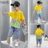 Conjuntos de roupas 2023 New Kids Suit de meninos de meninos 2 peças Conjunto de peças coreanas Tide Boys Set Set Amarelo Letra Tshirt + Shorts Casual Denim