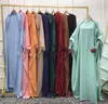 イスラム教徒の女性イスラム教徒の女性ジルバブの祈りのドレスフード付きアバヤスモックスムーブイスラム服ドバイサウジアラビア