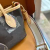 مصمم العلامة التجارية الفرنسية Women Crossbody Bags الكلاسيكية الرجعية المنقوسة الجلود حقيبة شاطئية الأزياء سيدة حقيبة تسوق جديدة قابلة للتعديل