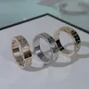 Luxurys Designers Band Rings Moda Menina Mulheres Titânio Aço Gravado Padrões de Carta Amantes Jóias Jóias Estretas Ring F9VS#