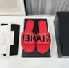 2023 lyxmärke Tofflor sommar nytt nät rött mode brev platt damtofflor flipflops Små doftande vindtofflor strandskor kvinnor Casual Designers sandaler