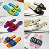 2023 Sandali firmati da donna Interlocking Double Letter Pantofole con dettaglio scavato Pelle colorata Coccodrillo Pitone Gomma Fashion Flat Jelly Beach Party Shoes