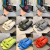 marca de luxo desliza para homens chinelos de chinelos designers de verão slide slide plataforma plana feminina de moda caseira sapatos de chuveiro de chuveiro sandálias de chinelo casual