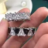 Anéis Cluster Anéis Brilhantes e Frescos Anel de Corte Triangular Cristal de Swarovskis Personalidade Redondo Diamante Simples