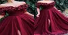 Burgundia z tiulu na ramieniu Linia Długie sukienki wieczorowe 2019 Krótkie rękawy Rucha podzielone 3D Forboral Party PROM SURES3724615