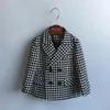 Pakken voor kinderen met Houndstooth-formele pakset Jongens Bruiloft Verjaardagsfeestje Prestatiekostuum Kinderen Double Breasted Blazer Broekkleding 231117