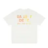 2023 Kadın T-Shirts Tasarımcı Galerileri Departmanlar Gömlek Alfabe Baskı Düzenli Trend Temel Traend Gaset Moda Gevşek Kısa T-Shirt Yarım Kollu Tees Beyaz Bej Mn4
